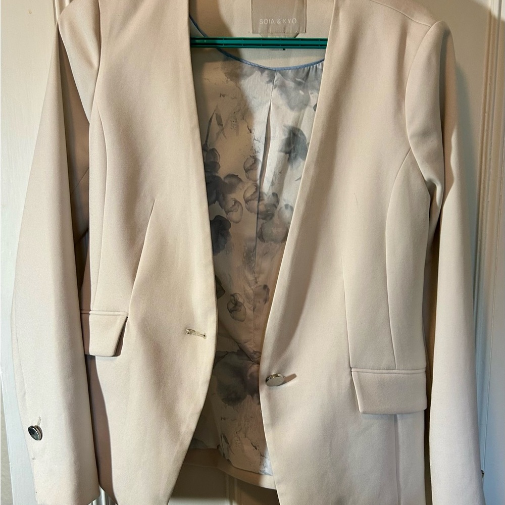 Soia & Kyo Women's Elegant Beige Blazer